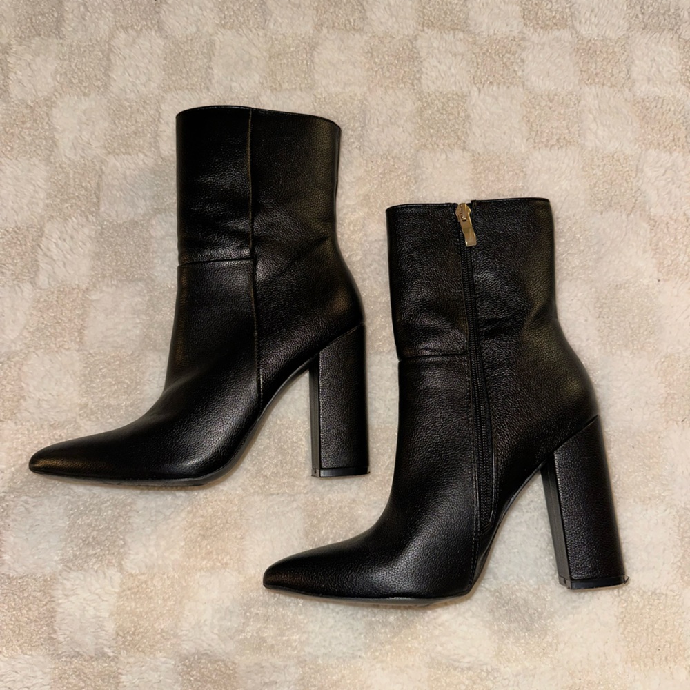 Lulus Sarai Black Pointed-Toe Ankle Booties